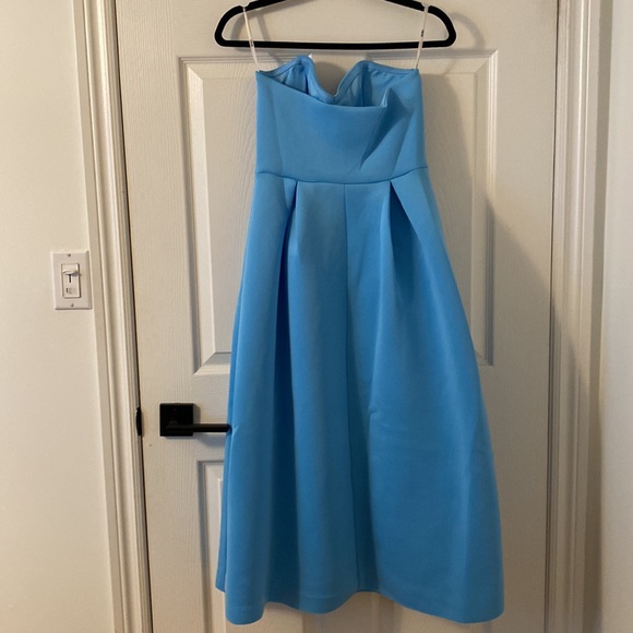 ASOS DESIGN Tall wrap bandeau prom midi dress in blue - Picture 4 of 5